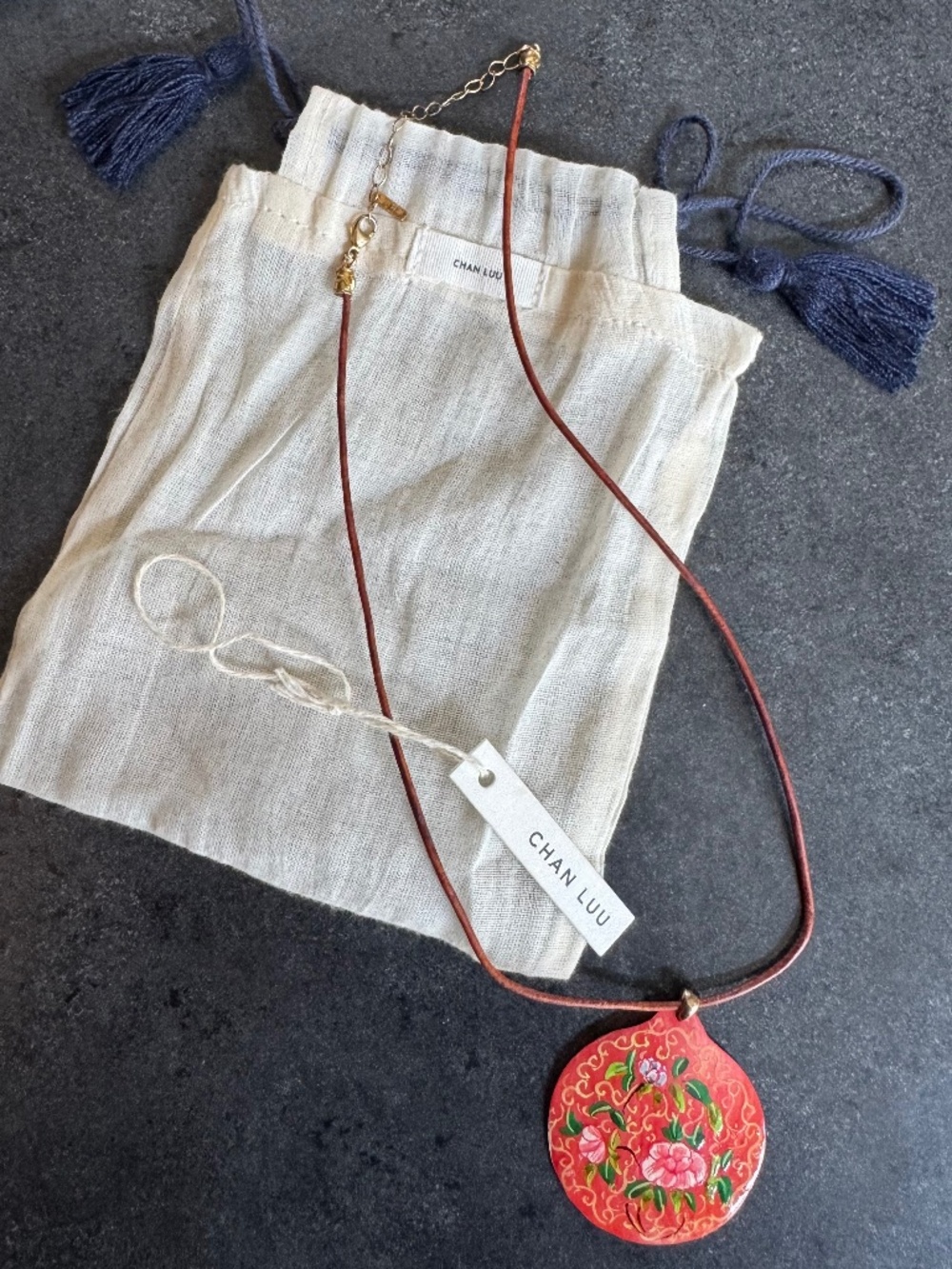 Chan Luu Hand Signed & Painted Shell necklace, 15"